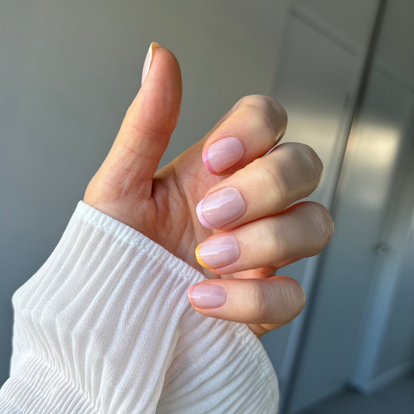 Candy Claws bon bon (extra-short) reusable acrylic nails or false nails. French manicure style with different colours. Easy to apply & remove.