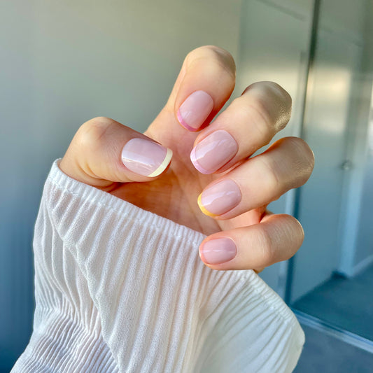 Candy Claws bon bon (extra-short) reusable press-on nails or fake nails. French manicure style with different colours. Salon-quality.