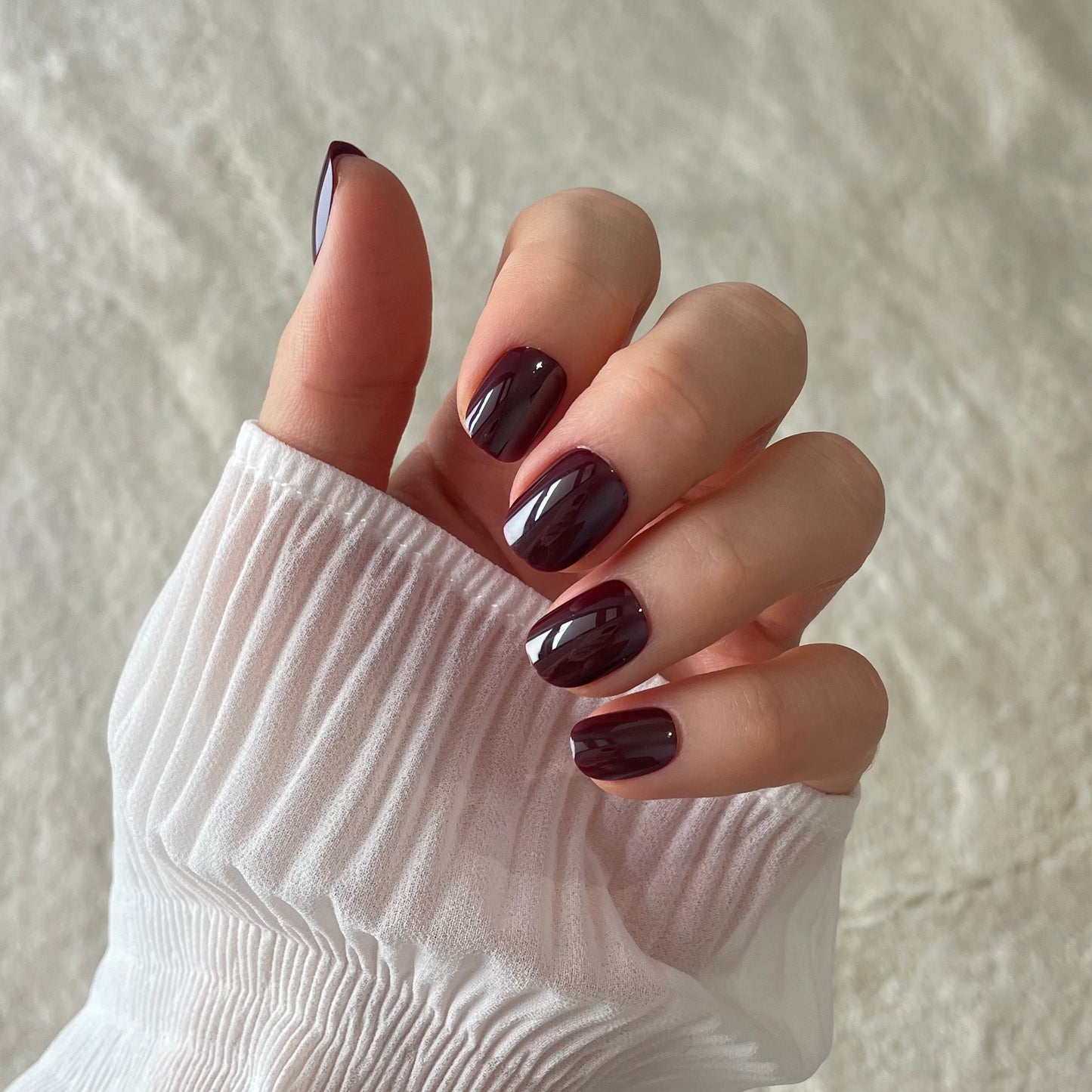 Sour grape colour fake press-on nails with chrome glaze for Halloween. Salon-quality and professional finish at home. Easy to remove and reusable.