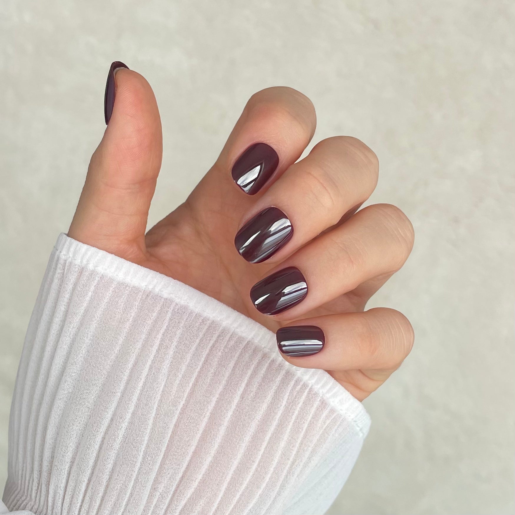 Sour grape colour fake acrylic nails with chrome glaze for Halloween. Perfect for spooky season. Salon-quality and professional finish at home.